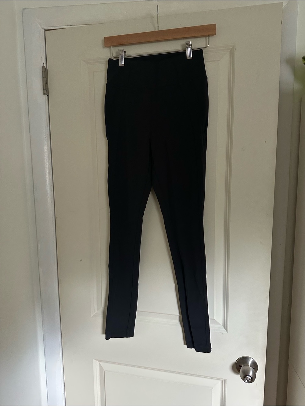 Athleta Black zipper bottom Leggings